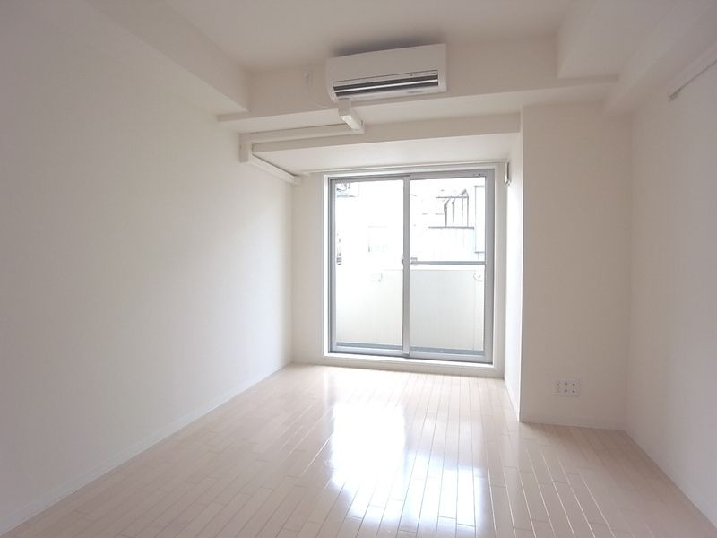 エマーレ行徳 の居間・リビング