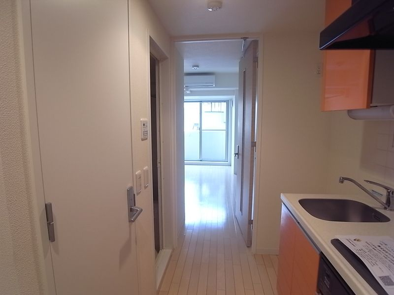 エマーレ行徳 の玄関