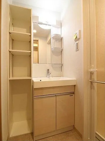 プレール・ドゥーク板橋本町Ⅲの洗面所|※写真は別の階のお部屋です。