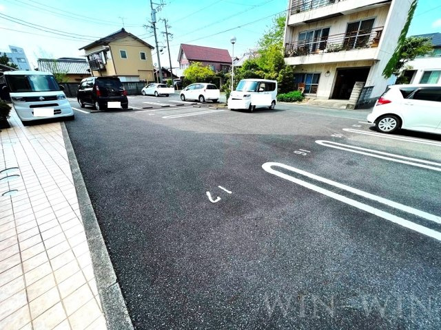 アネシスサイトウの駐車場