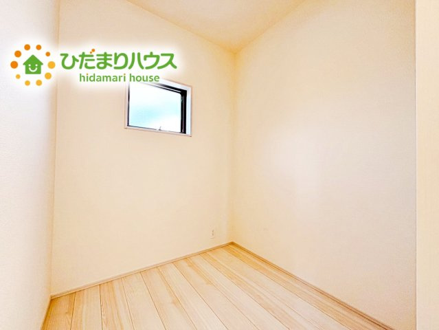 【収納】 | 石岡市府中第1　新築戸建　2号棟 | 衣類も小物もまとめて収納できます！しまう場所に迷わず、毎日の身支度がスムーズになるウォークインクローゼットが備わっております。