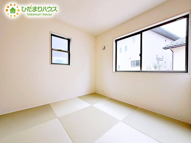 【和室】 | 石岡市府中第1　新築戸建　2号棟 | リビングに隣接した和室は収納もしっかりと確保されています！