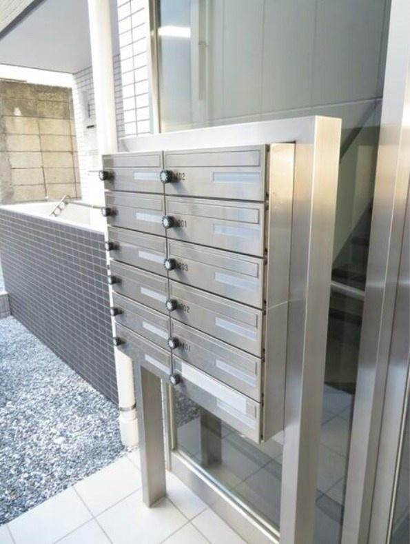 アダット新中野の外観