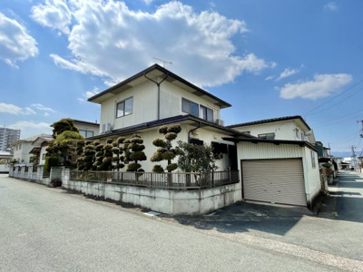 【外観】 | 【中古住宅】　山形市桜田東 | 一部庭を解体することで駐車スペースの確保可能です！！