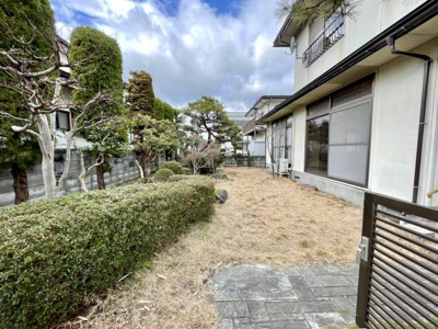 【庭】 | 【中古住宅】　山形市桜田東 | 庭も整備されています。ガーデニングやプランターでの家庭菜園も楽しめそうです♪