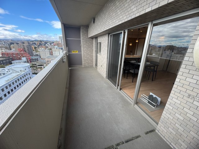 フローレンス加治屋町のバルコニー|暖かな日差しのふりそそぐバルコニー