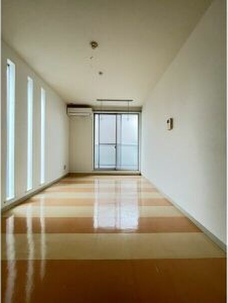 ノヴェル東別院の居間・リビング