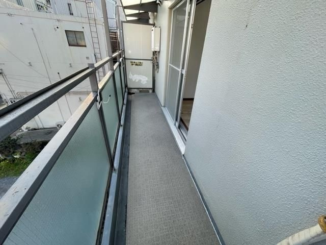 レジデンス茨木のバルコニー|お洗濯にも便利なバルコニー付き