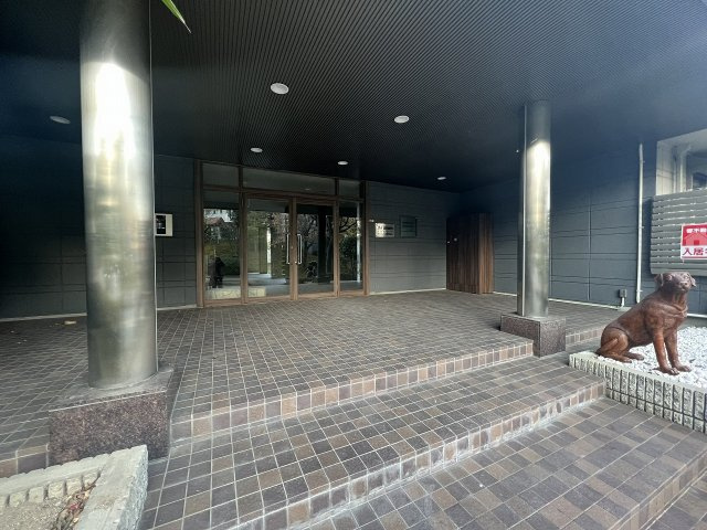 アニマン高槻阿武山のエントランス