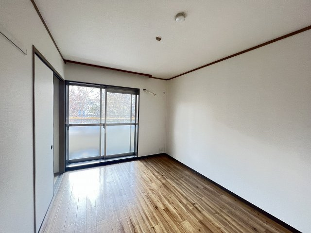 アニマン高槻阿武山の洋室