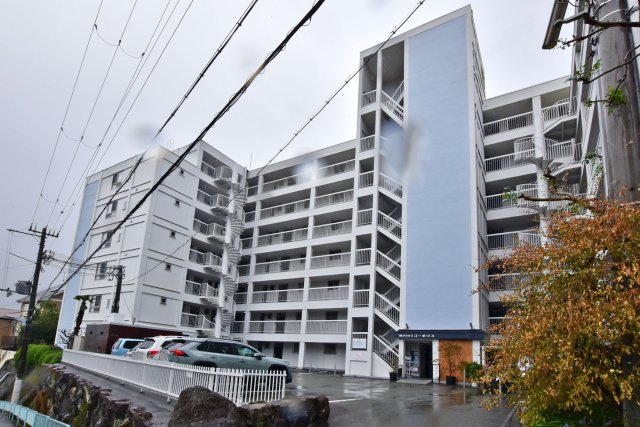 夙川第三コーポラスの外観|2025年12月室内リフォーム済の美麗なお家で新生活を始めませんか？
皆様からのご連絡を心よりお待ちしております。