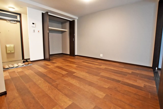 夙川第三コーポラスの居間・リビング|リビングで家族団らんのひと時をお楽しみ下さい。