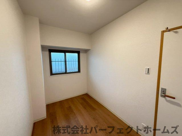 寝屋川サンハイツA棟の洋室|きれいな洋室です