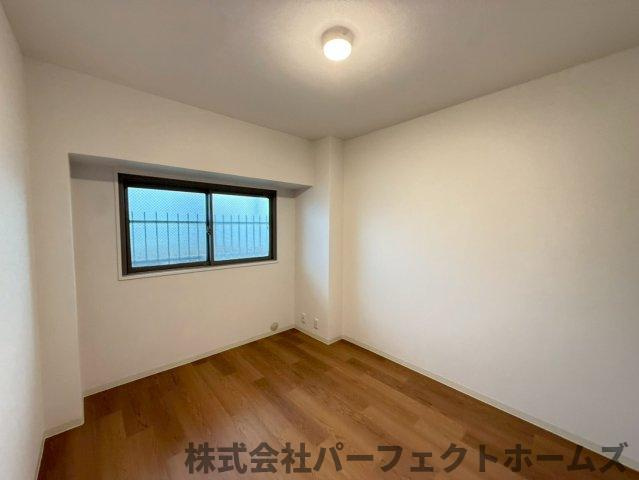 寝屋川サンハイツA棟の洋室|スタンダードな洋室です