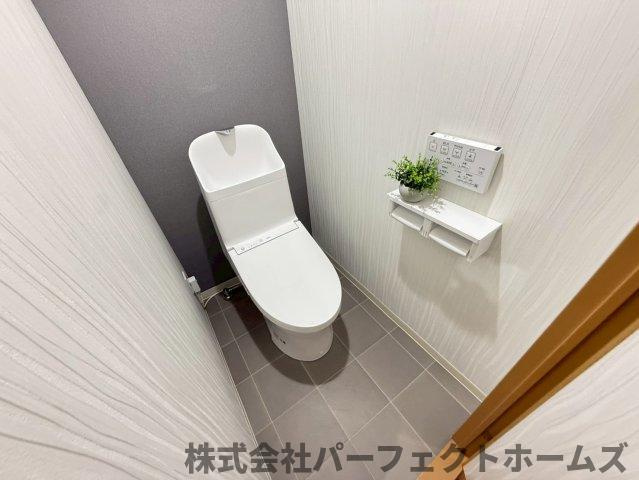 寝屋川サンハイツA棟のトイレ|ゆったりとした空間のトイレです