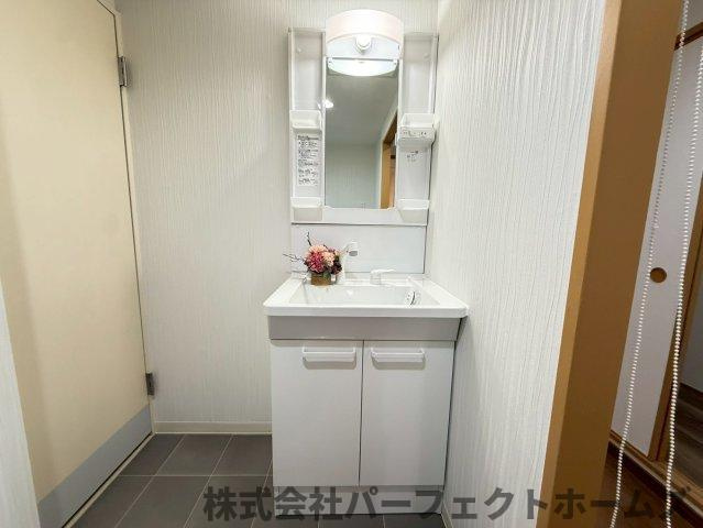 寝屋川サンハイツA棟の独立洗面台|独立洗面台、朝の身支度には欠かせません