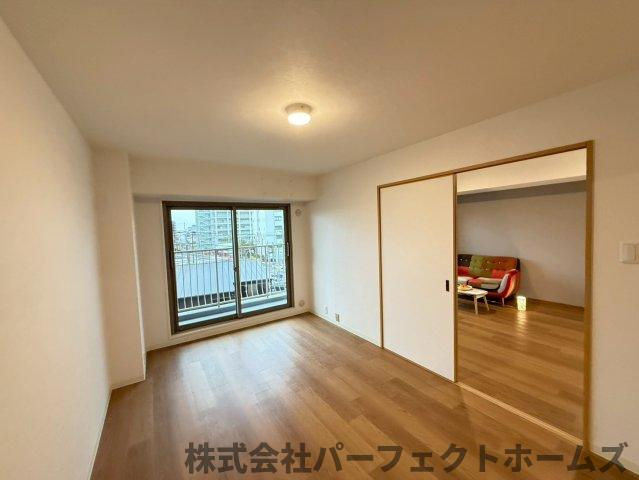 寝屋川サンハイツA棟の洋室|ゆったりした洋室です