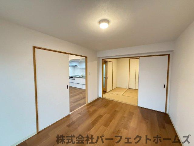 寝屋川サンハイツA棟の洋室|広々とした洋室です