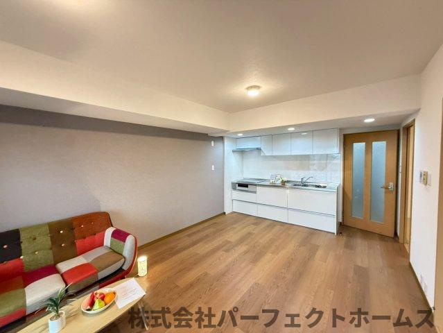 寝屋川サンハイツA棟の居間・リビング