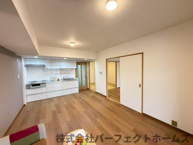 寝屋川サンハイツA棟の居間・リビング