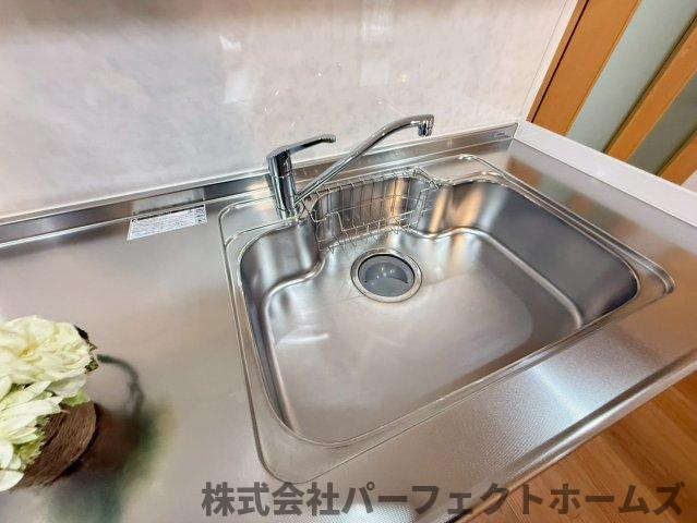 寝屋川サンハイツA棟のキッチン|コンパクトなキッチンで掃除もラクラク