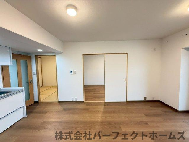 寝屋川サンハイツA棟の居間・リビング