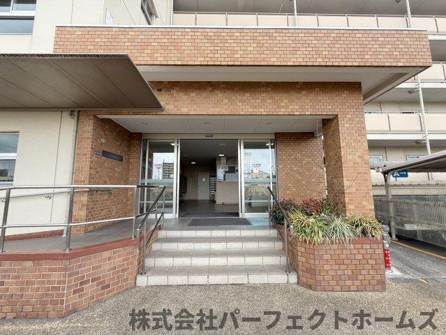 寝屋川サンハイツA棟|落ち着いたエントランスです