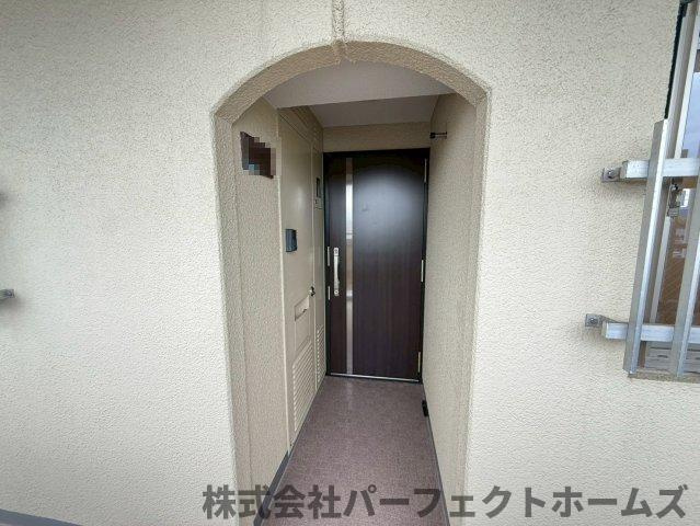 寝屋川サンハイツA棟のエントランス|ゆとりのあるエントランスです