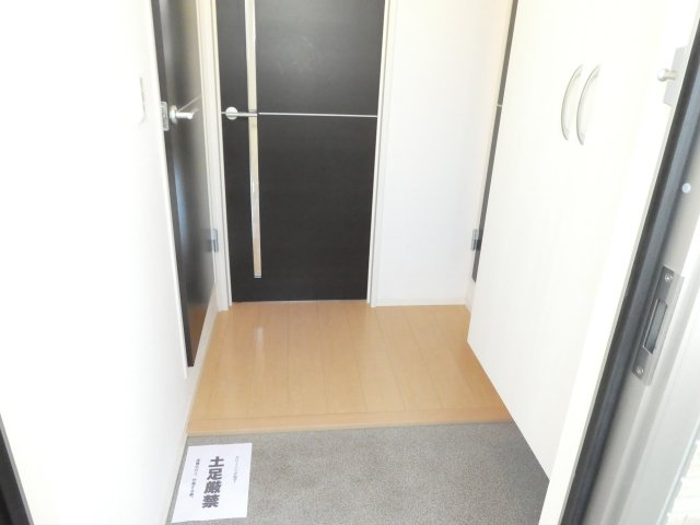 フォレストコート逆瀬川の玄関