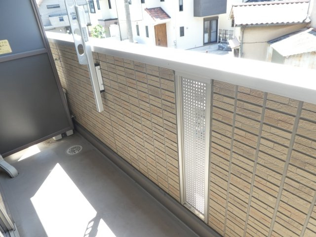 フォレストコート逆瀬川のバルコニー