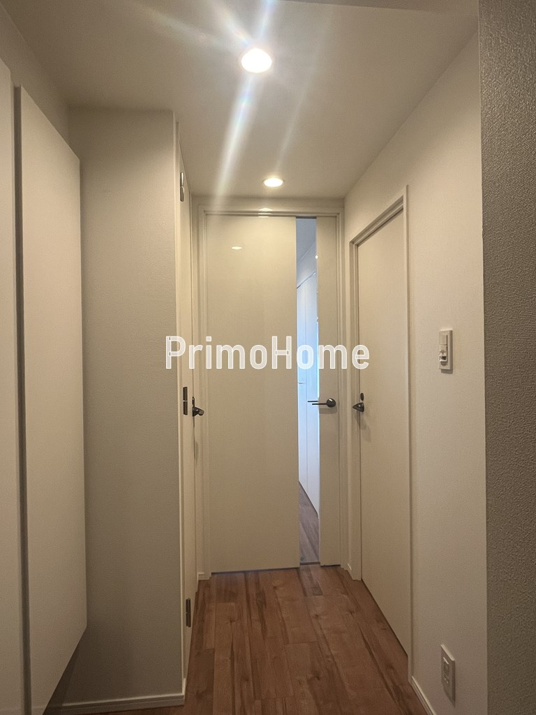 ラペルラ岩本町の玄関