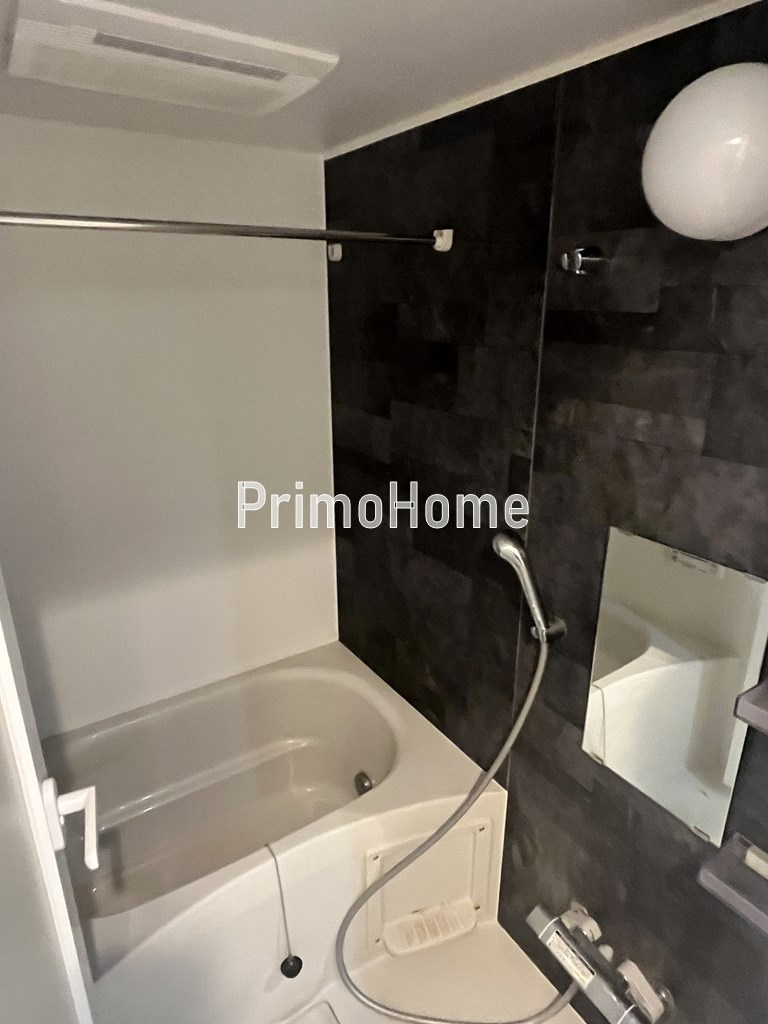 ラペルラ岩本町の浴室