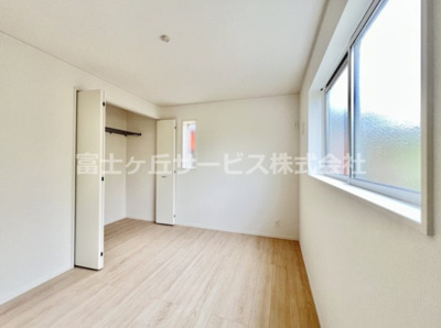 【洋室】 | 駿東郡清水町徳倉 24期 新築一戸建て | 6帖の洋室です