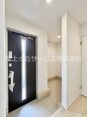【玄関】 | 駿東郡清水町徳倉 24期 新築一戸建て | 落ち着いた玄関です