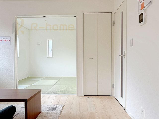 常陸大宮市姥賀町第3　新築戸建て　3号棟の収納|掃除道具などの収納に便利なリビングクローゼット♪共有スペースの収納はあると便利です！