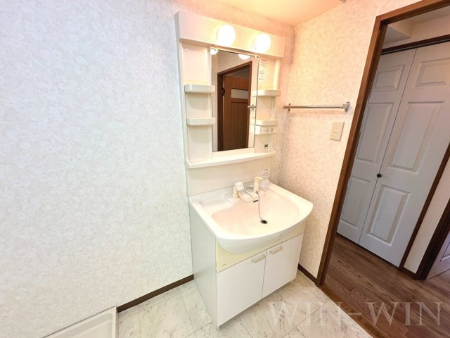 アンピレインの独立洗面台