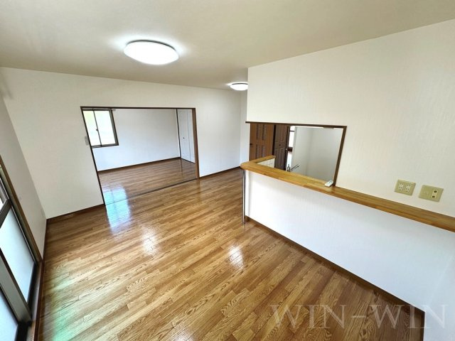 アンピレインの内装