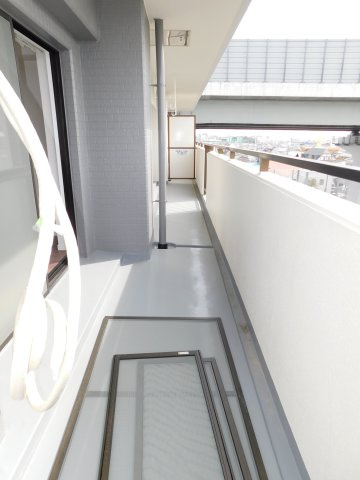 名古屋市中川区春田４丁目の中古マンションのバルコニー|◇バルコニー◇　　陽当り良好なワイドバルコニー！　リビングと洋室から出入りできます♪