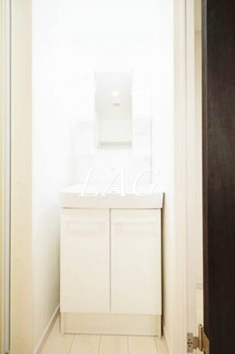 【洗面所】 | グランクオール中野 | 洗面台です。