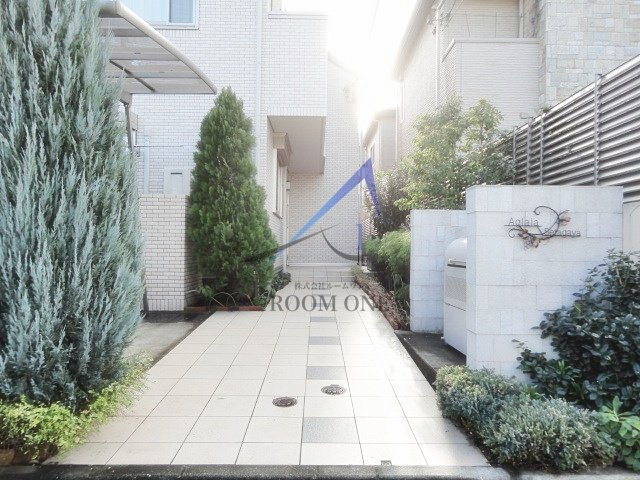 Aglaia SETAGAYAのエントランス|エントランスです。