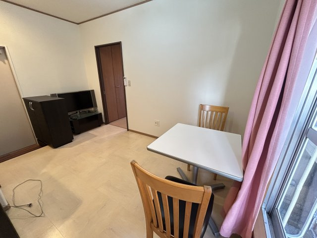 春日部市小渕の賃貸マンションの居間・リビング