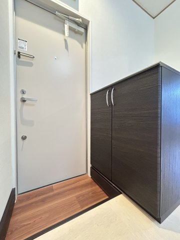 春日部市小渕の賃貸マンションの玄関