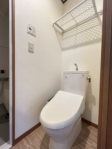 春日部市小渕の賃貸マンションのトイレ