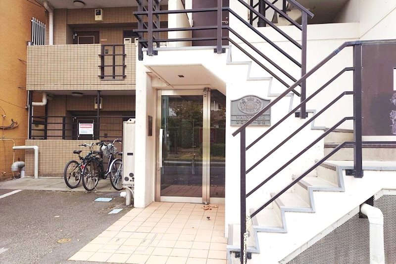 メインステージ西国分寺壱番館のエントランス