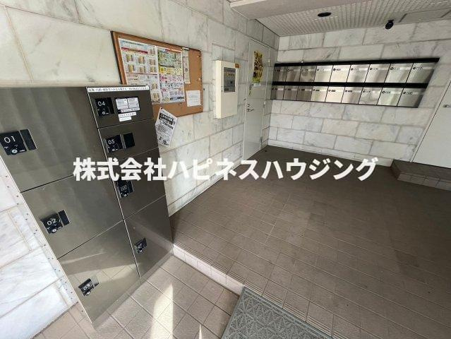 サムソンコートのエントランス|メールボックス・宅配ボックスあり