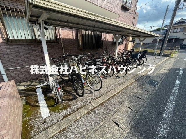 サムソンコートのその他共用部分|屋根付き駐輪場あり