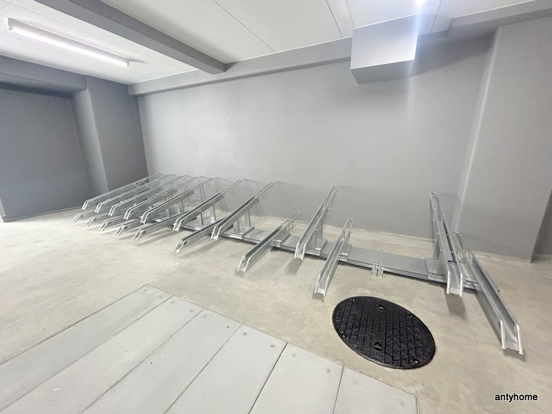 コンフォリア・リヴ大阪本町　仲介手数料無料の駐車場