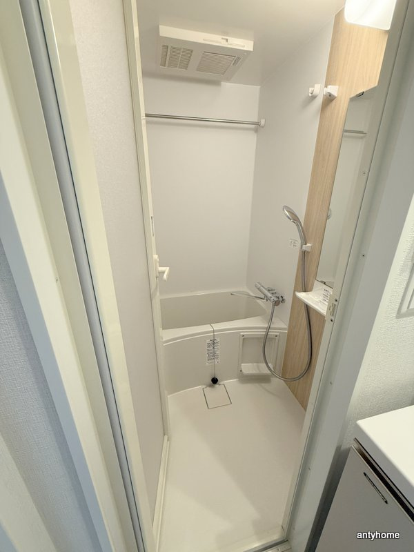 コンフォリア・リヴ大阪本町　仲介手数料無料の浴室