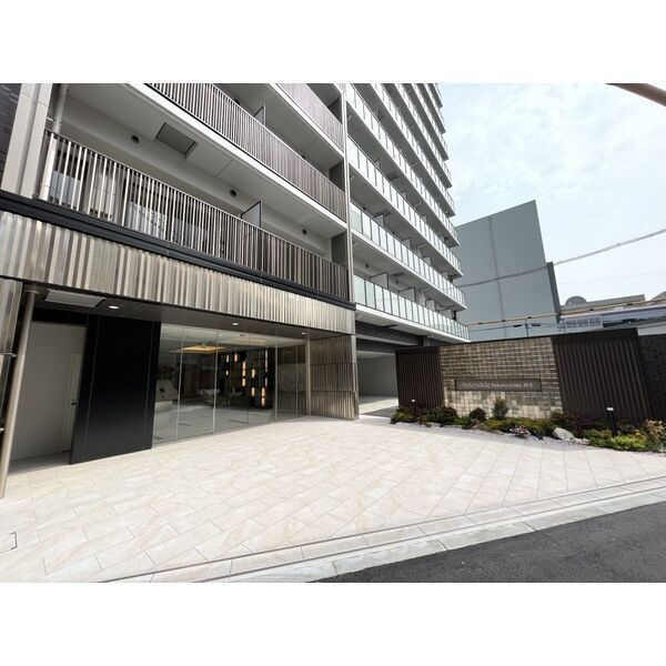 スプランディッド中之島DUEのエントランス