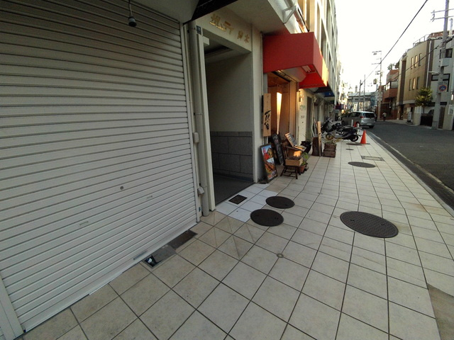 サムティ青木のエントランス